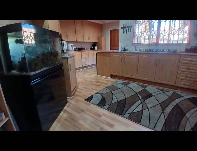 6 BEDROOM GATED ESTATE FOR SALE IN KEMPTON PARK EXT 4